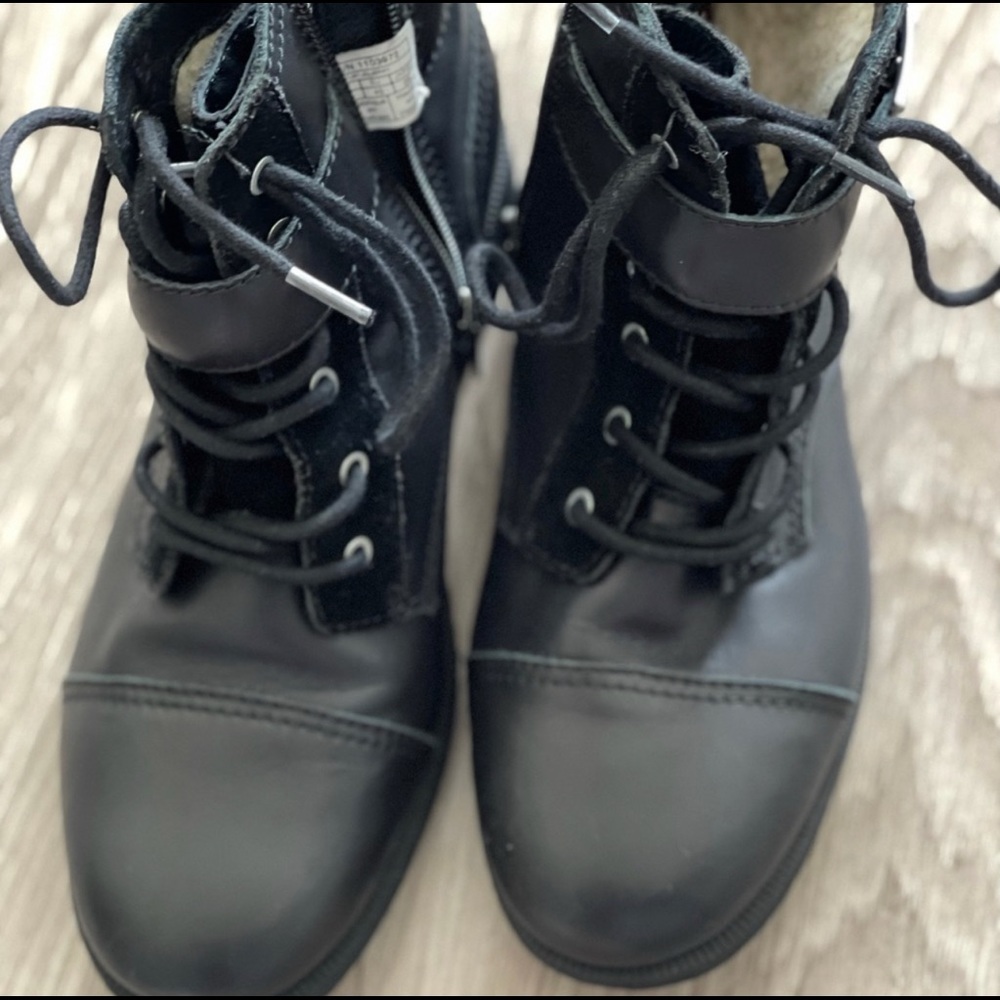 Ugg Women’s Combat Boots size 9 - Picture 9 of 12